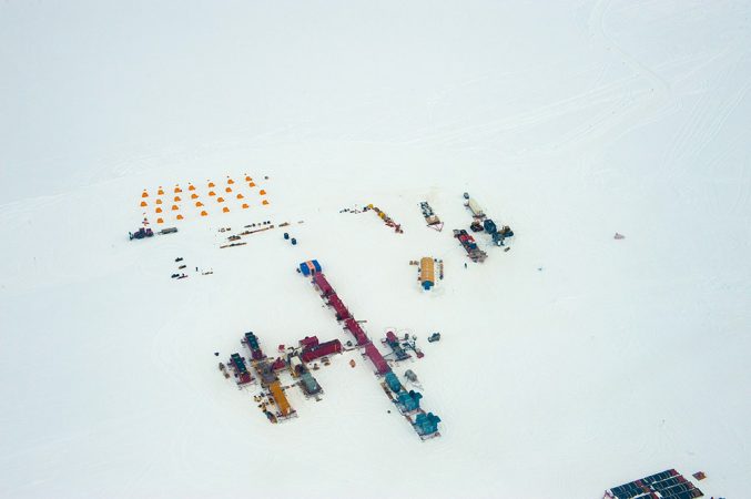 The drilling camp at Lake Whillans covered two acres. But it seems small amid Antarctica’s vast ice sheet. People working at the camp stayed in 28 small yellow tents laid out in rows (author Douglas Fox slept in the second tent from the right in the front row; photographer JT Thomas slept in the tent in the back-right corner). A row of seven red and blue sleds holds most of the drill machinery. The blue, red and yellow sleds to its right contain portable laboratories. Credit: © JT Thomas