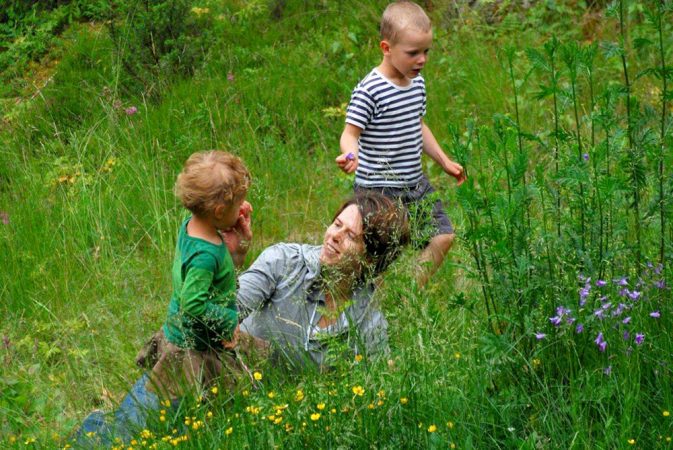 Children who spend time outdoors are less likely when they are older to have high levels of the antibodies common in people with allergies. Microbes from the environment may teach the immune system what is safe to ignore. Credit: Courtesy of Tari Haahtela