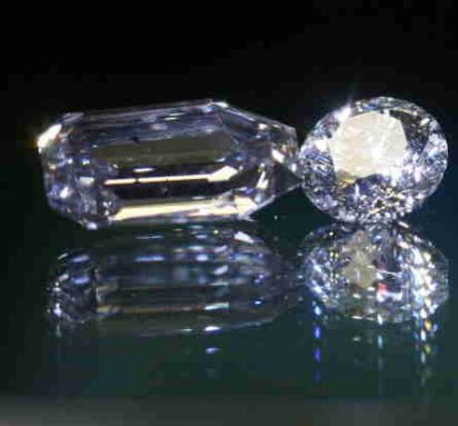 a photo of two diamonds created with CVD or chemical vapor deposition