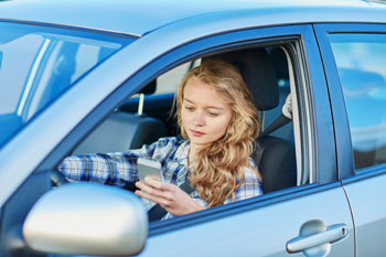 teen texting car