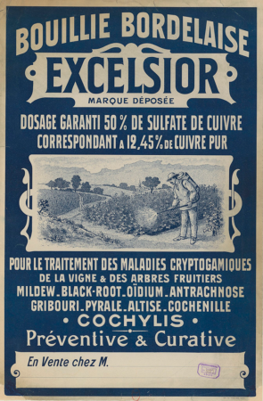 A picture of a paper advertising a copper-containing spray for crops, the advertisement is printed in blue and is in French. There is a picture of a farmer wearing a backpack and spraying small plants in the middle.